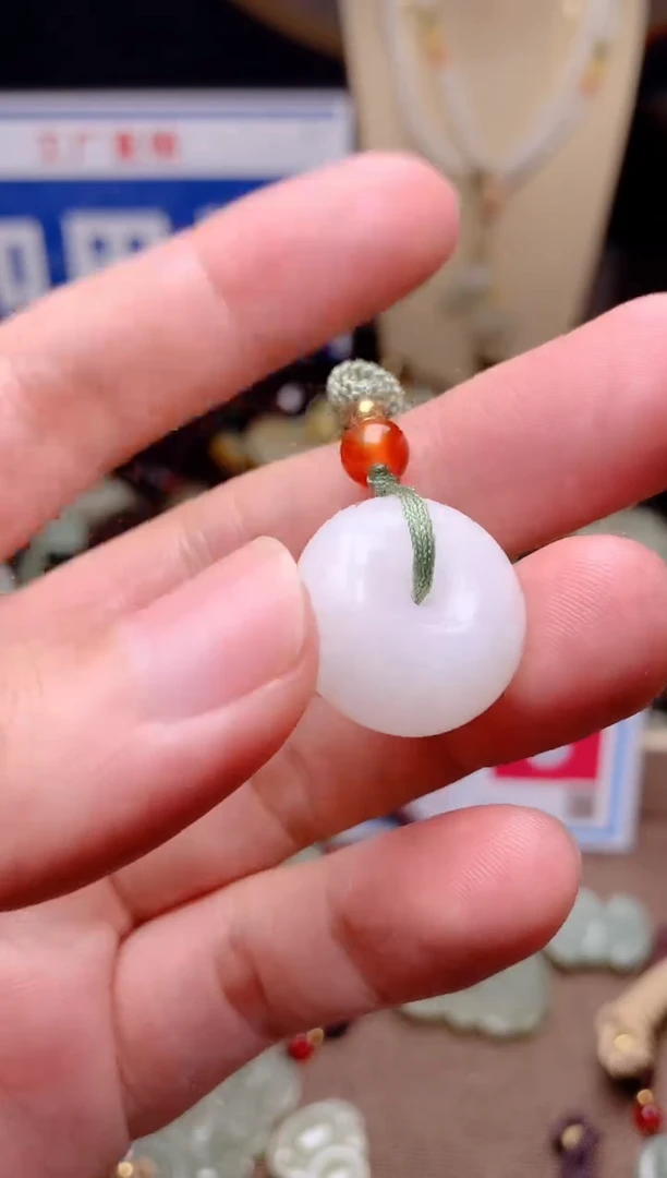 和田玉未镶嵌颈饰1