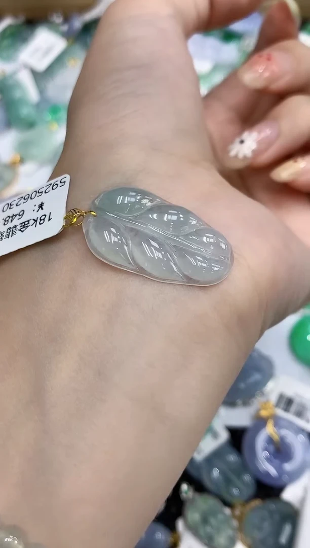 翡翠18K金镶嵌颈饰111111111111