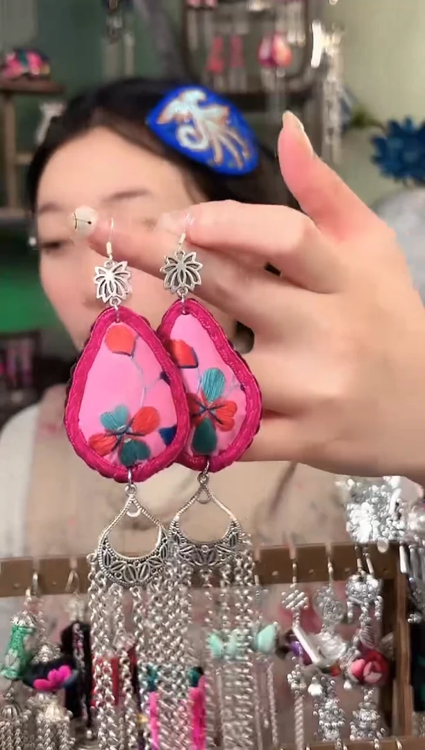 彩云南阁非遗老绣饰品545*