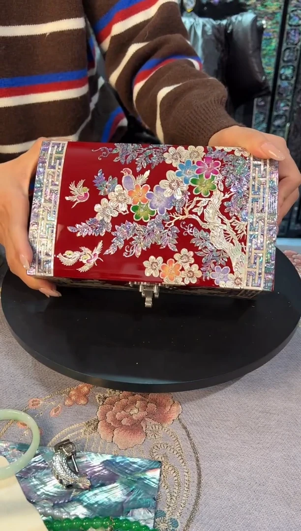 鱼锁绒布底·弘贝雅螺钿漆器文化馆