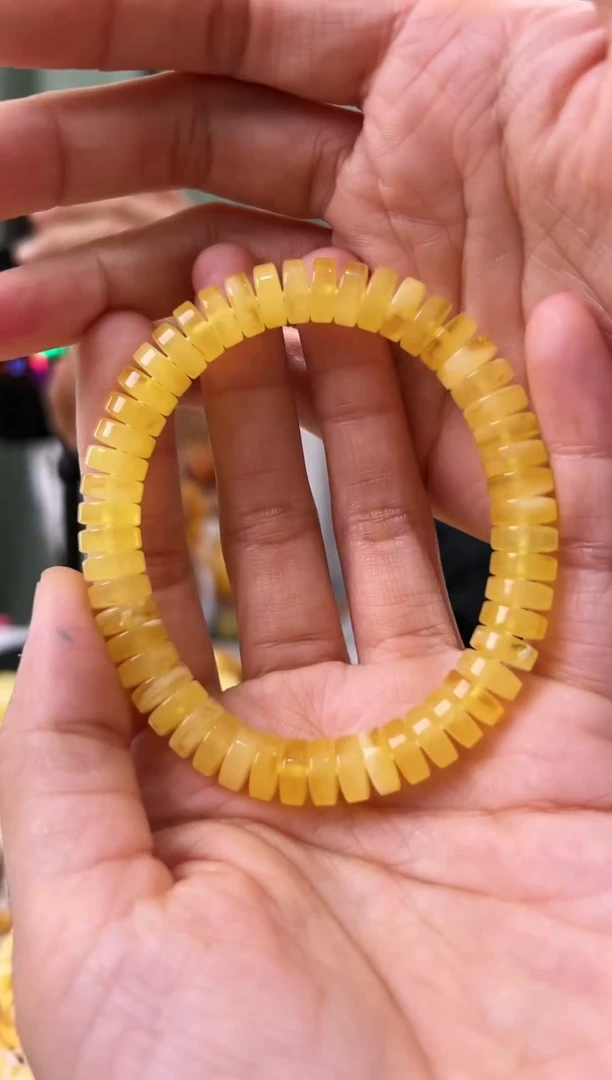 【闪购商品】琥珀手链未镶嵌蜜蜡手串多样性发其中一件