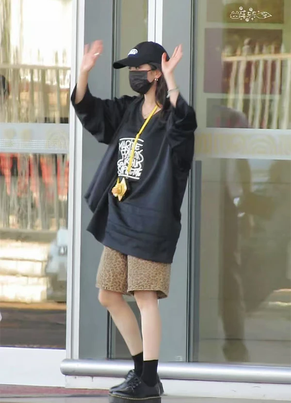 明星杨幂同款黑色V领冰球衣2025新款宽松网眼美式潮流长袖T恤男女