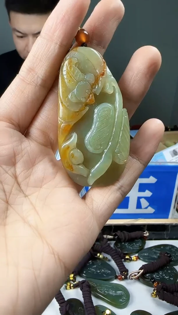 和田玉未镶嵌颈饰1