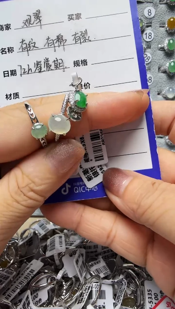翡翠戒指银S925镶嵌通体925银镶缅甸A货翡翠戒指