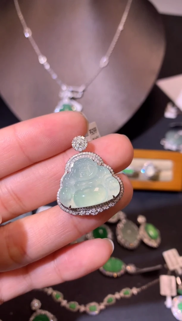 【闪购商品】翡翠吊坠(不含链)18K金镶嵌吊坠