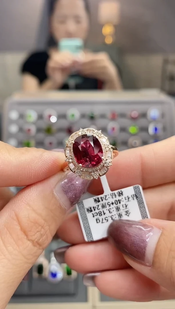 碧玺戒指18K金镶嵌3.18