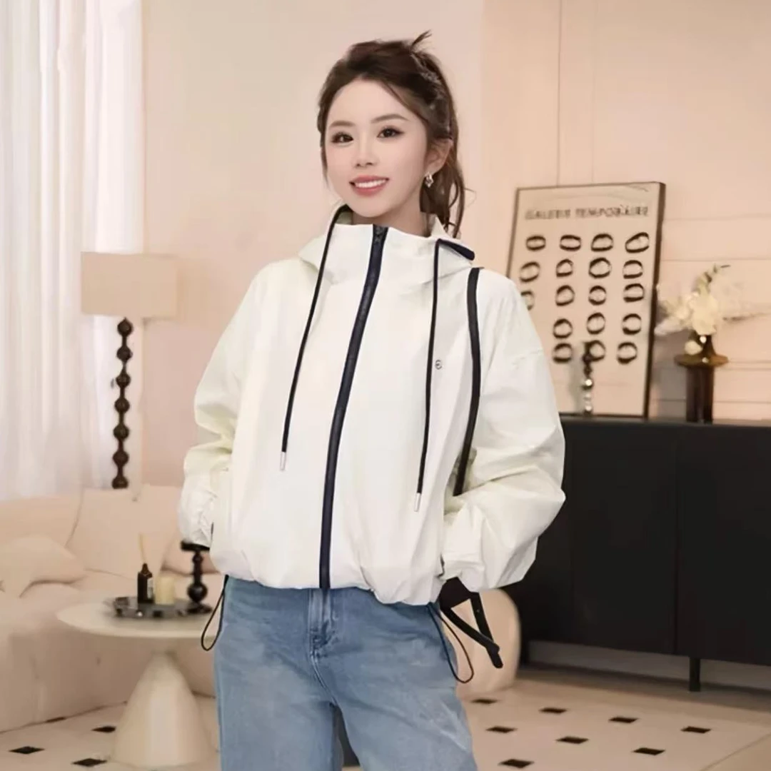 时尚韩版短款外套女2025新款春秋休闲连帽百搭户外冲锋衣