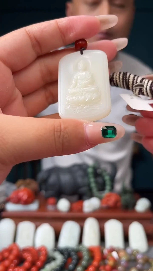 和田玉未镶嵌颈饰吊坠