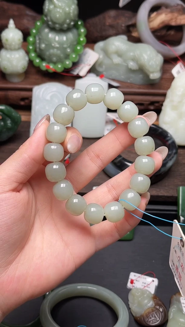 手串未镶嵌和田玉卡12+且末青白 老型9007589