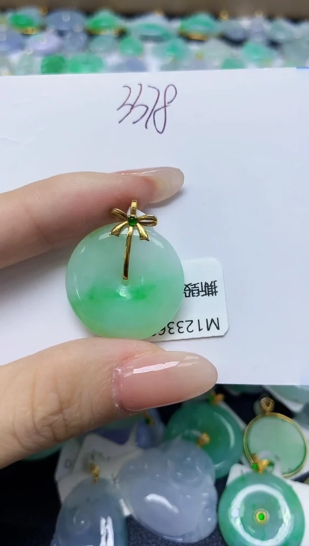翡翠未镶嵌颈饰天然缅甸翡翠A货