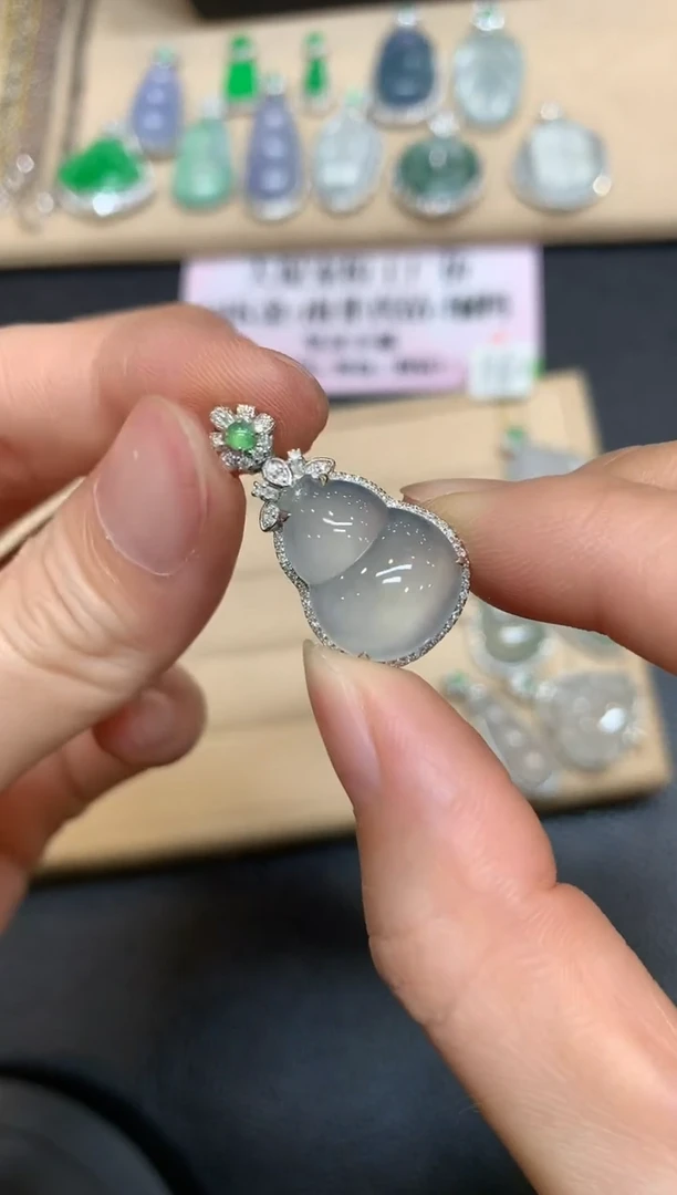 【闪购商品】翡翠颈饰18K金镶嵌葫芦【无服务费