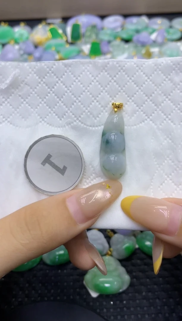 颈饰未镶嵌翡翠天然缅甸翡翠A货