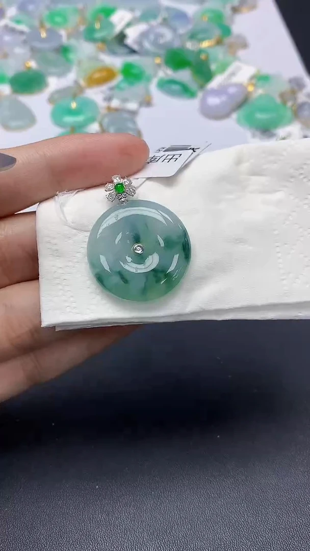 翡翠18K金镶嵌颈饰天然缅甸a货翡翠