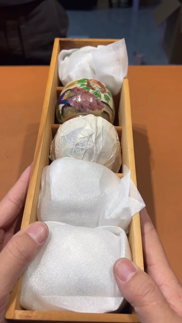 ?****云阿达西日瓷摆件943