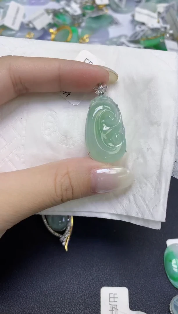 颈饰18K金镶嵌翡翠天然缅甸翡翠A货百元以上9元证书费自理