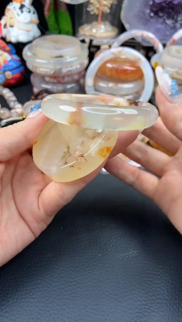未镶嵌手镯（圆镯）石英质玉55