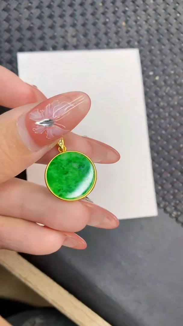 颈饰未镶嵌翡翠1