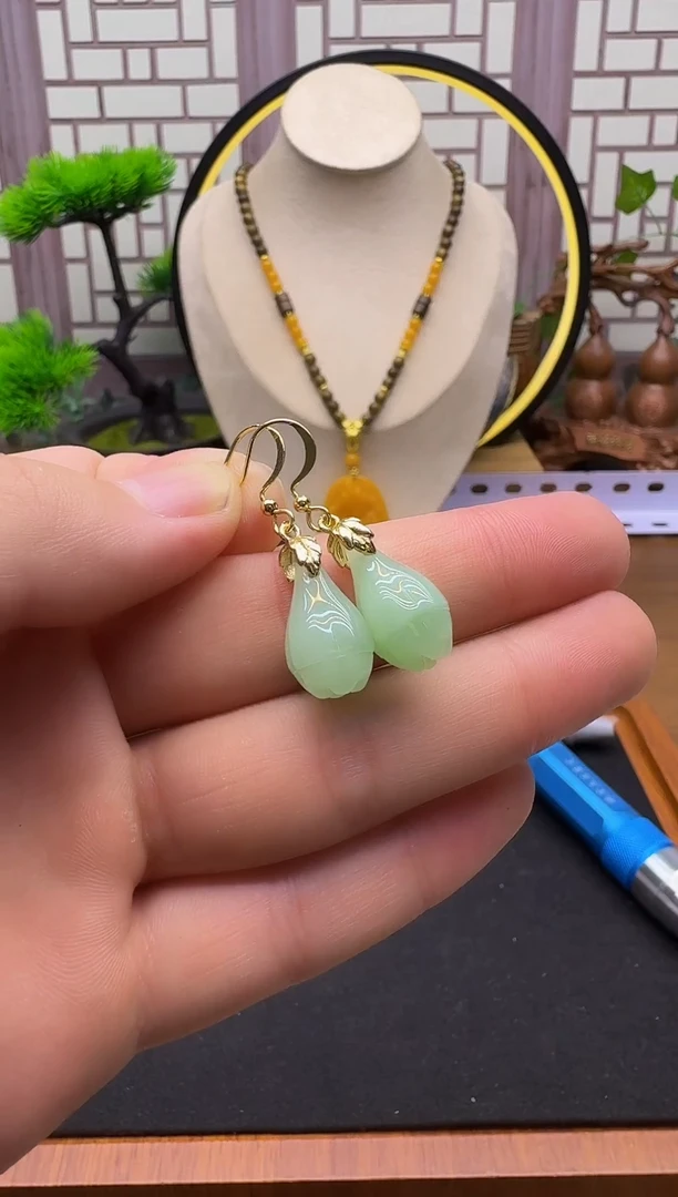 14K金镶嵌和田玉耳饰E102