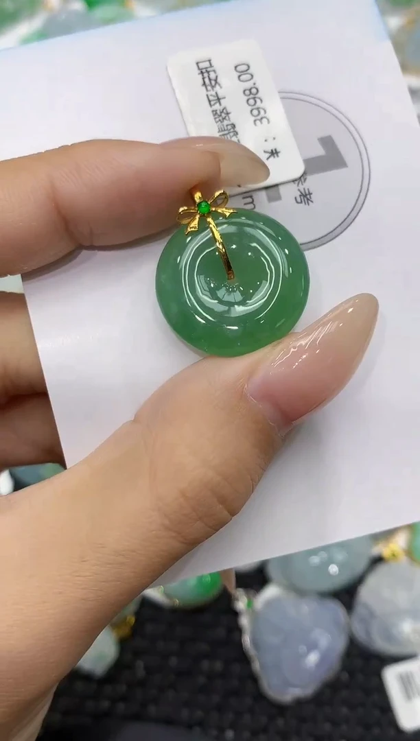 颈饰18K金镶嵌翡翠111111111111