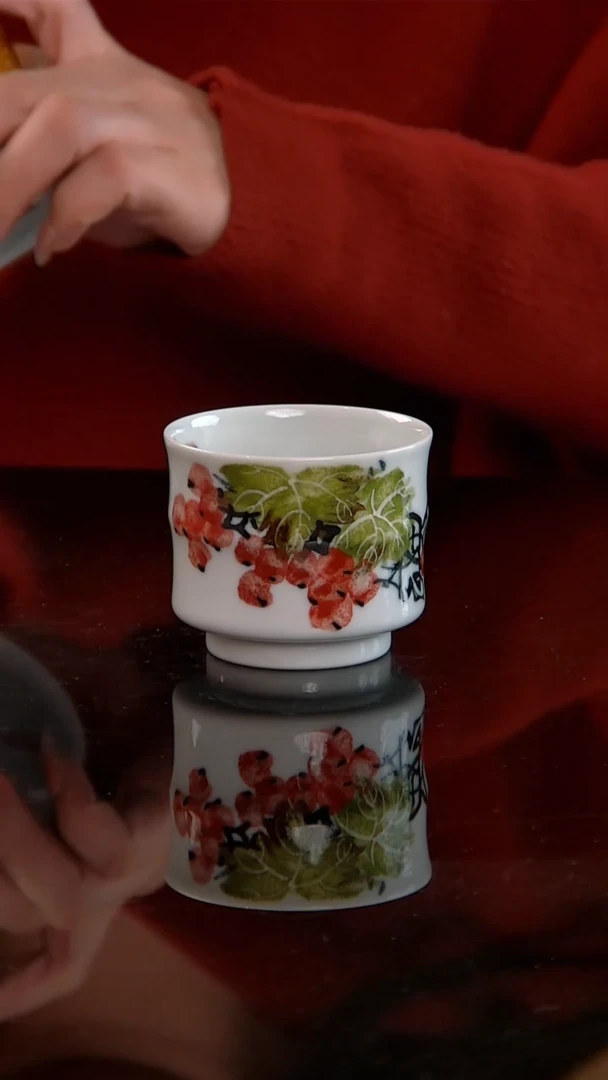 李华手绘釉中五彩硕果累累竹节杯