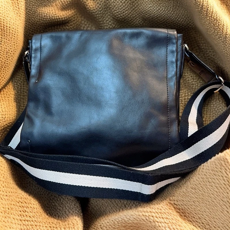 95新 BALLY/巴利  黑色斜挎包 1226 2796