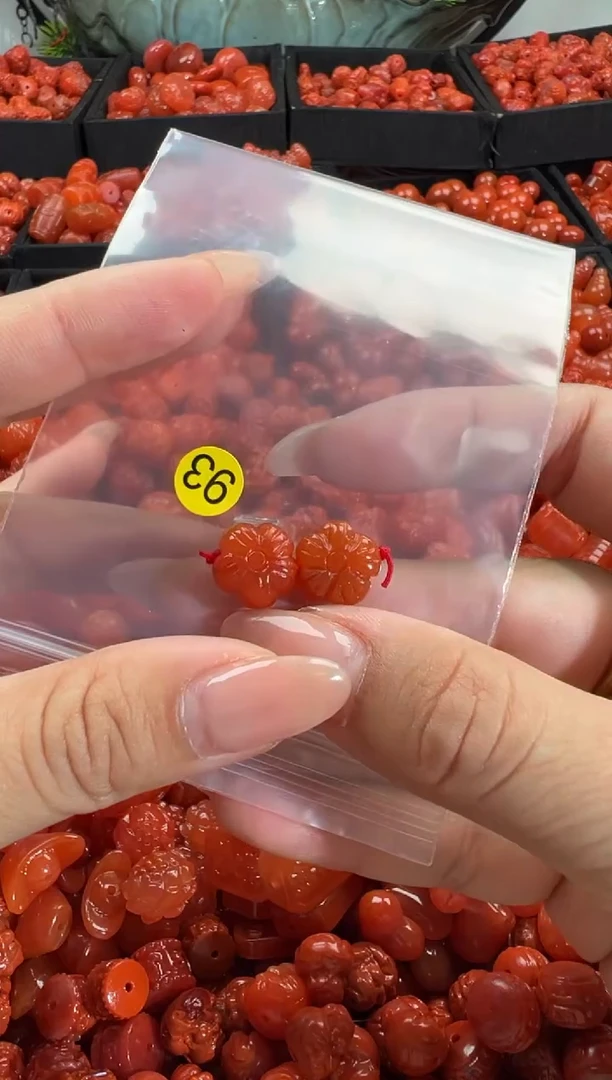 颈饰未镶嵌南红玛瑙1