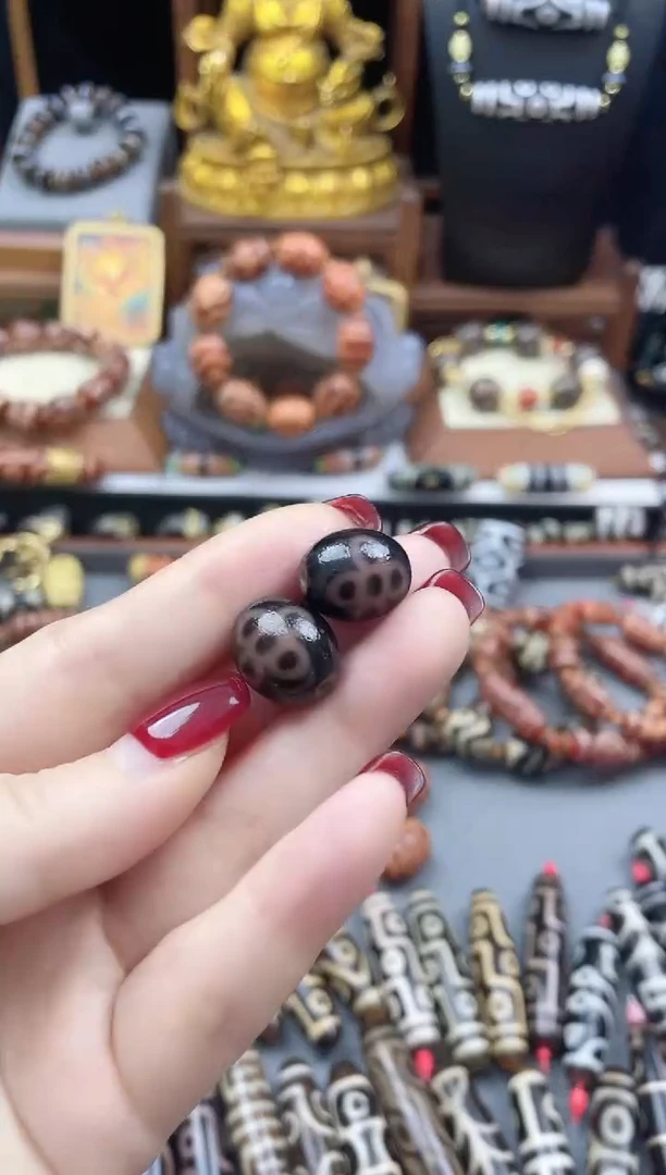 玛瑙/玉髓散珠五闪黑金达洛多样性发1个