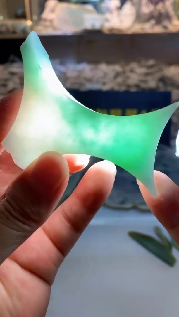 翡翠挂件未镶嵌0朱0翡翠珠宝608