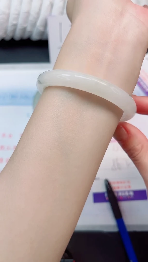 【闪购商品】石英质玉手镯未镶嵌130-56.2