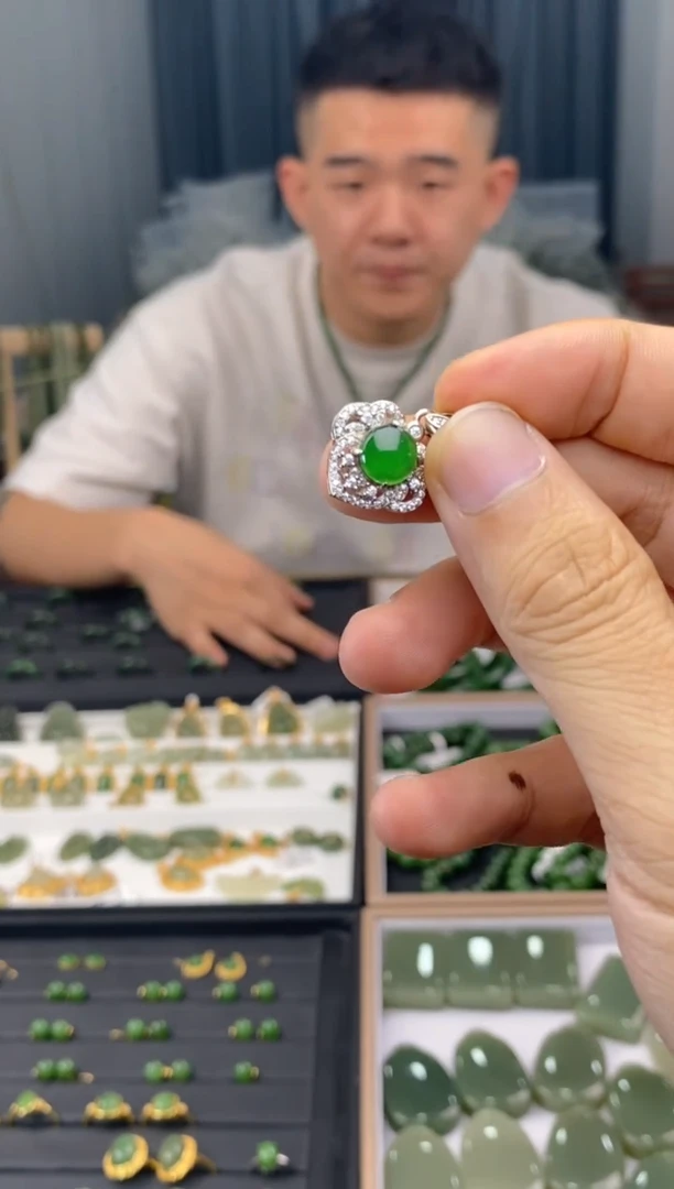 和田玉银S925镶嵌吊坠(不含链)A货冰阳绿吊坠一件