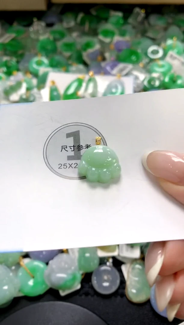 翡翠18K金镶嵌颈饰1111111111111111