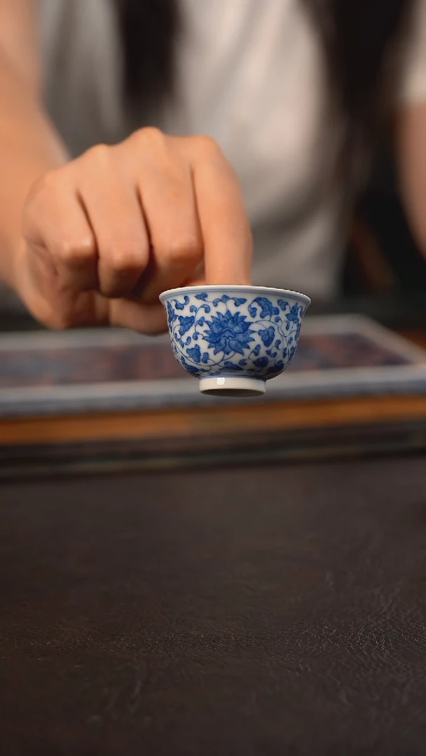 40c聚澜堂点工缠枝莲一口杯