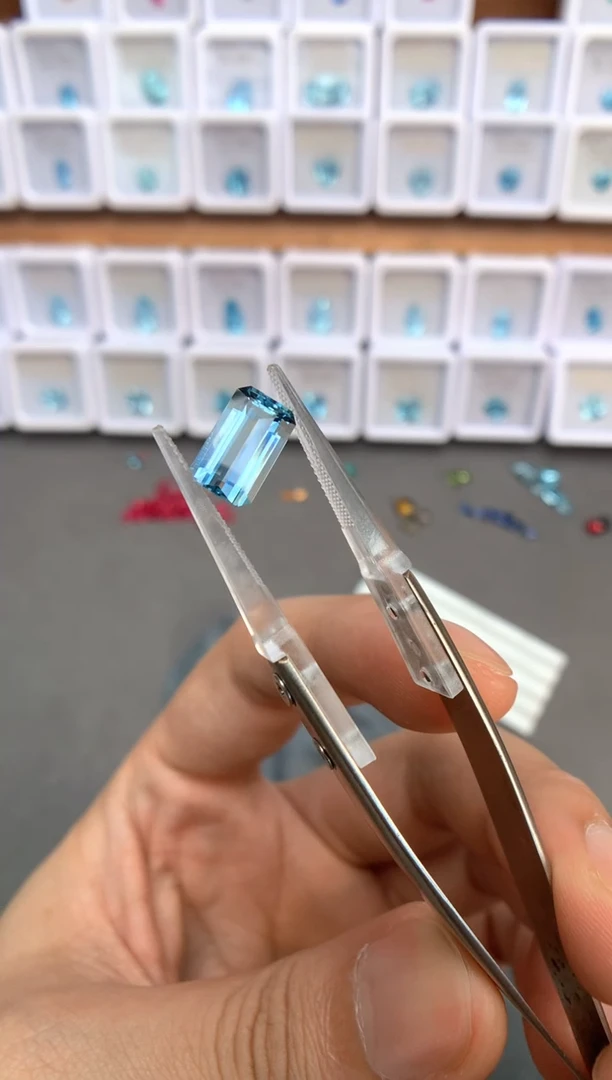 未镶嵌裸石定制海蓝宝石2.41ct 超圣