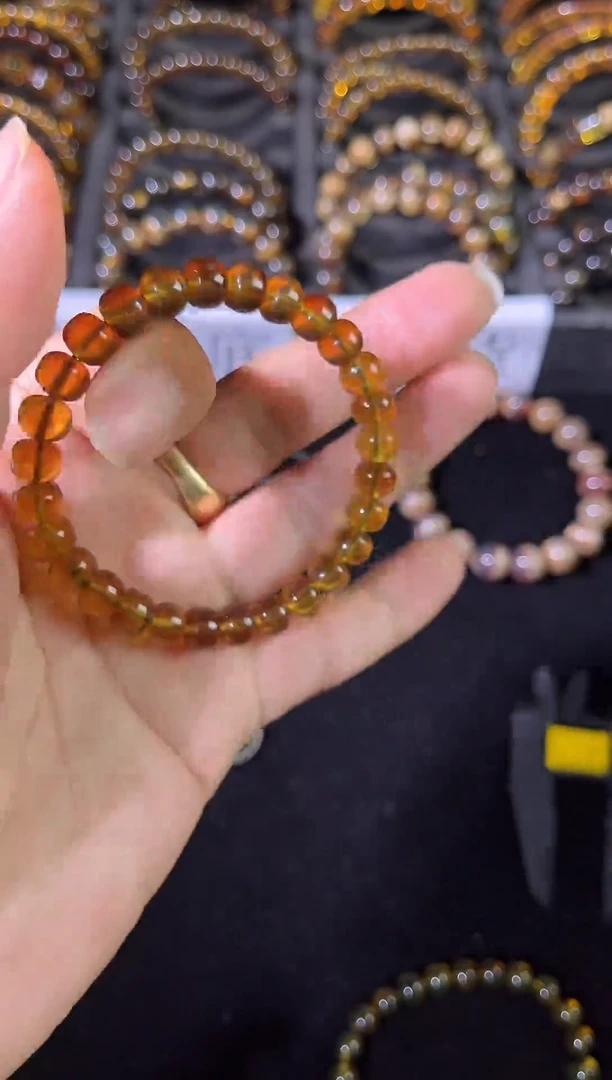 琥珀颈饰未镶嵌7.5mm金棕泛茶老型手串