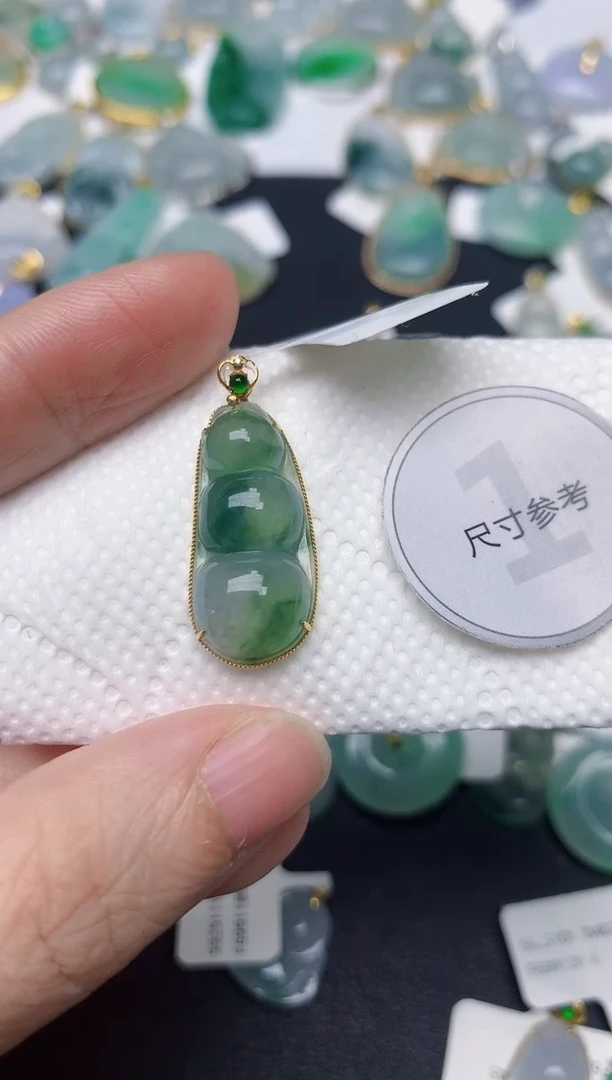 颈饰18K金镶嵌翡翠天然缅甸A货翡翠
