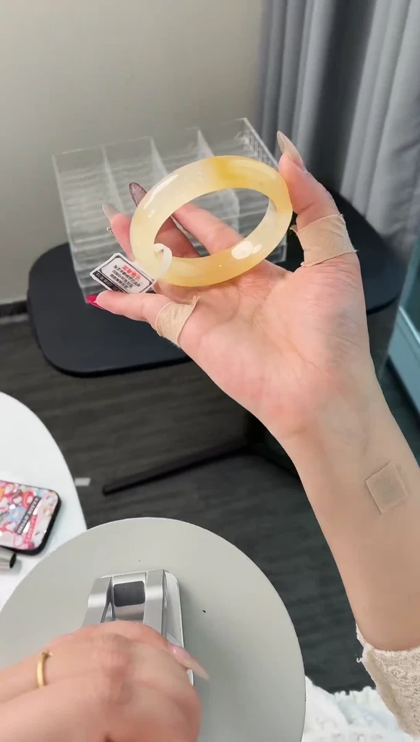 未镶嵌手镯石英质玉70.54