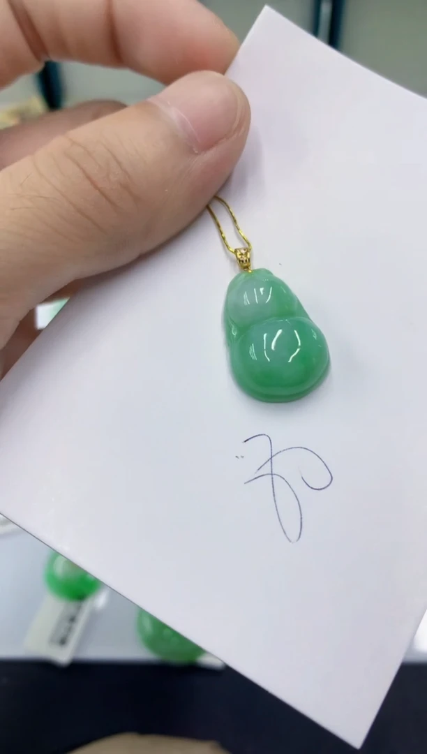 颈饰18K金镶嵌翡翠翡翠