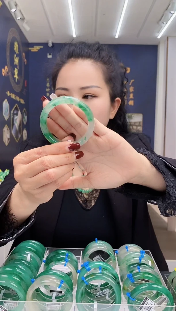 【闪购商品】石英质玉手镯未镶嵌50