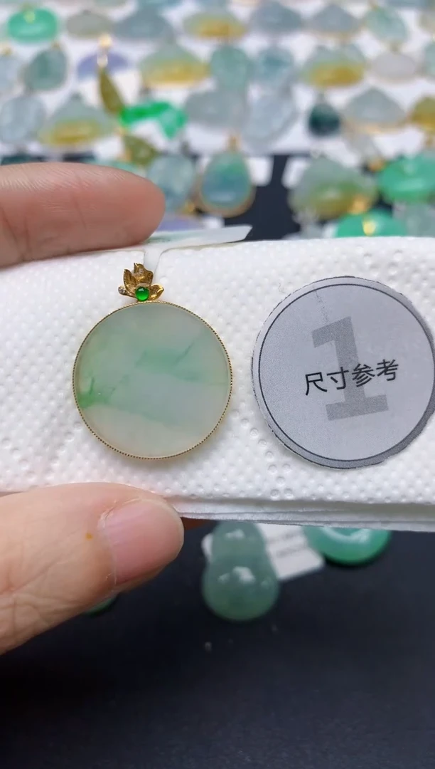 翡翠18K金镶嵌颈饰天然缅甸A货翡翠