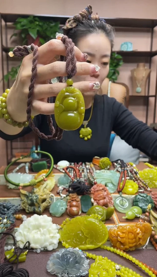 未镶嵌岫玉吊坠多样性发货发其中之一