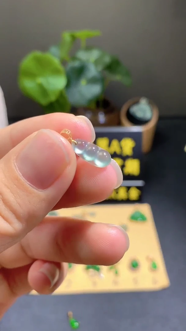 颈饰18K金镶嵌翡翠翡翠A货