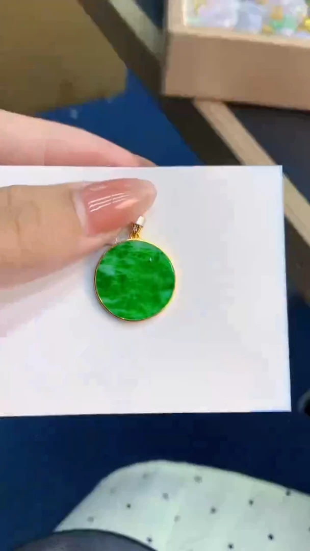 翡翠未镶嵌颈饰           1