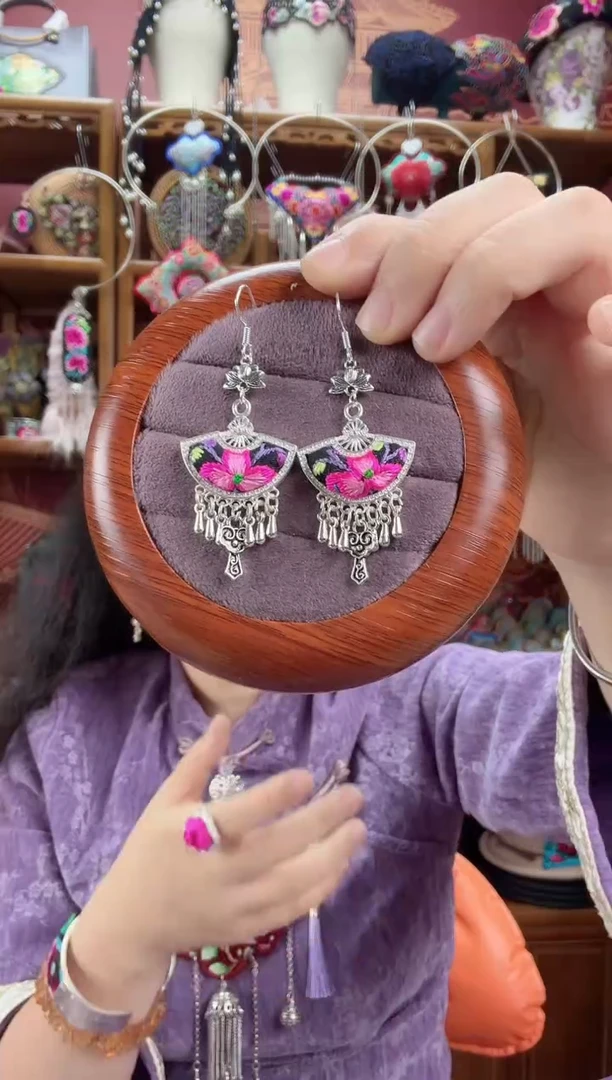 刺绣耳环84甜甜家