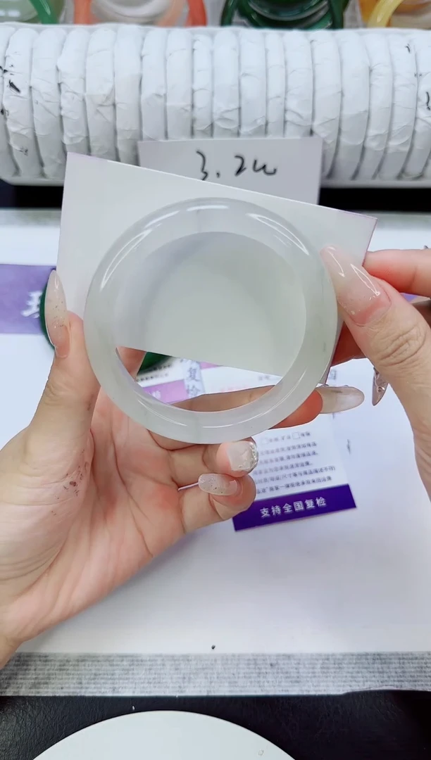 未镶嵌手镯石英质玉216/58.8