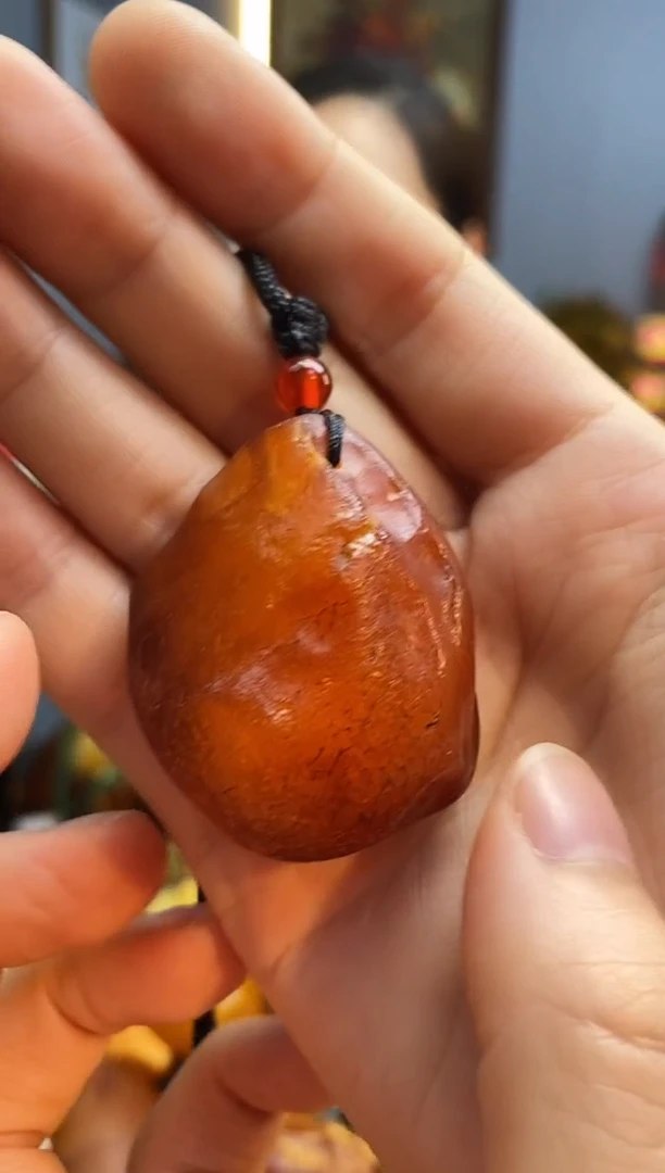 未镶嵌颈饰琥珀吊坠