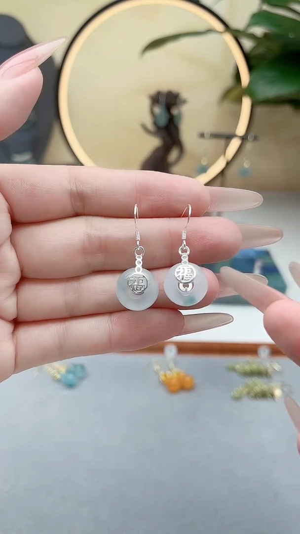 银S925镶嵌石英质玉（天山翠）耳饰00面包扣福牌