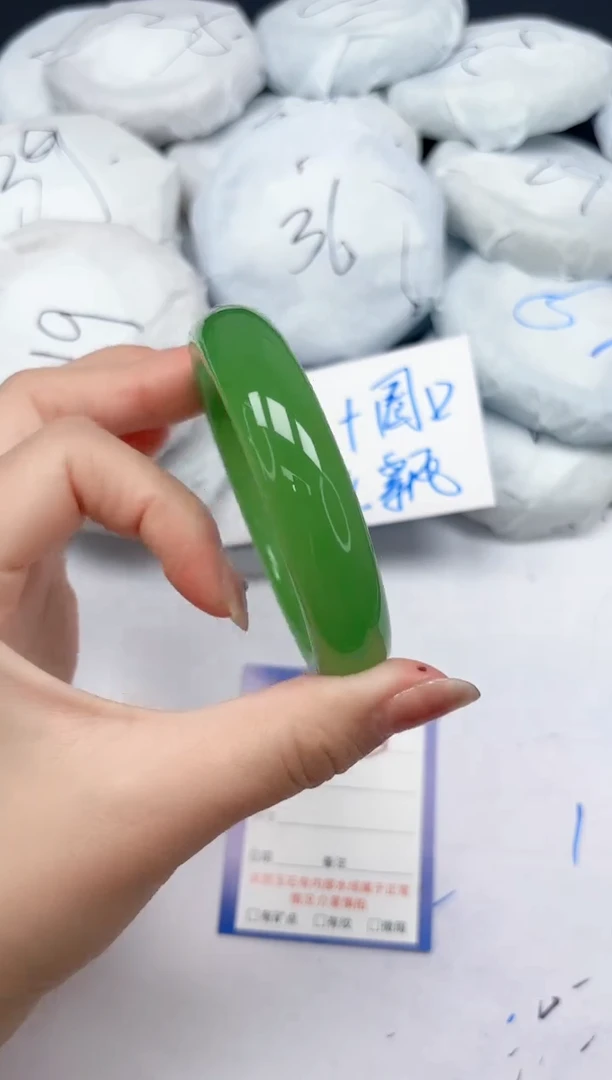 未镶嵌手镯石英质玉33/5758