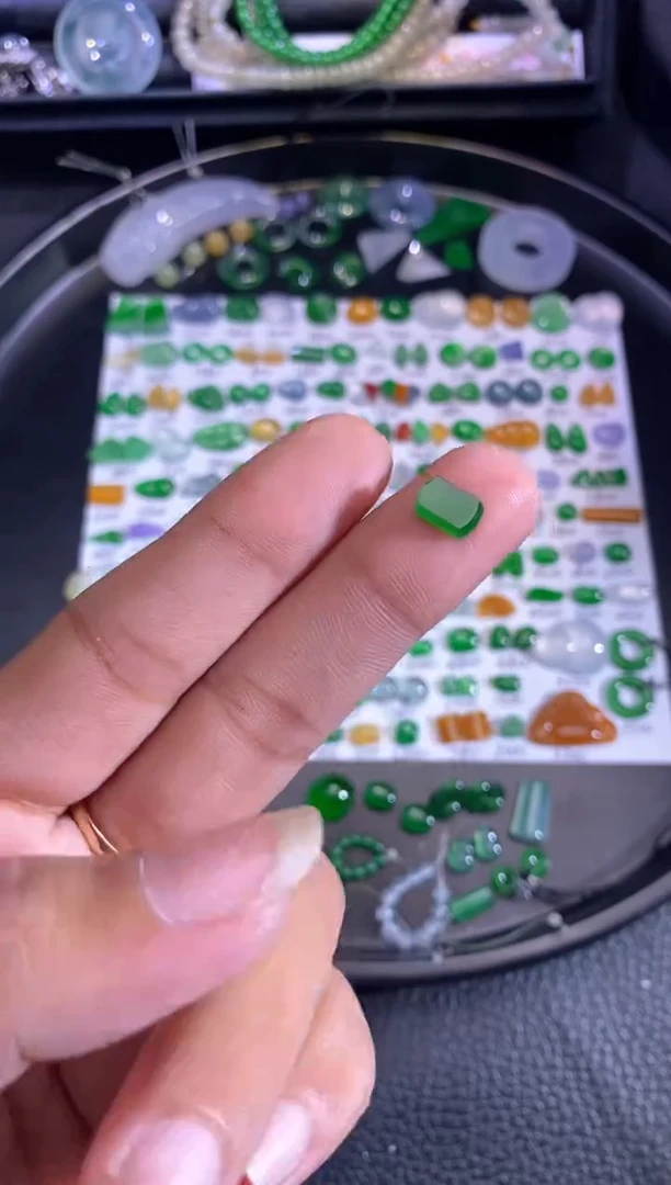 未镶嵌挂件翡翠牌