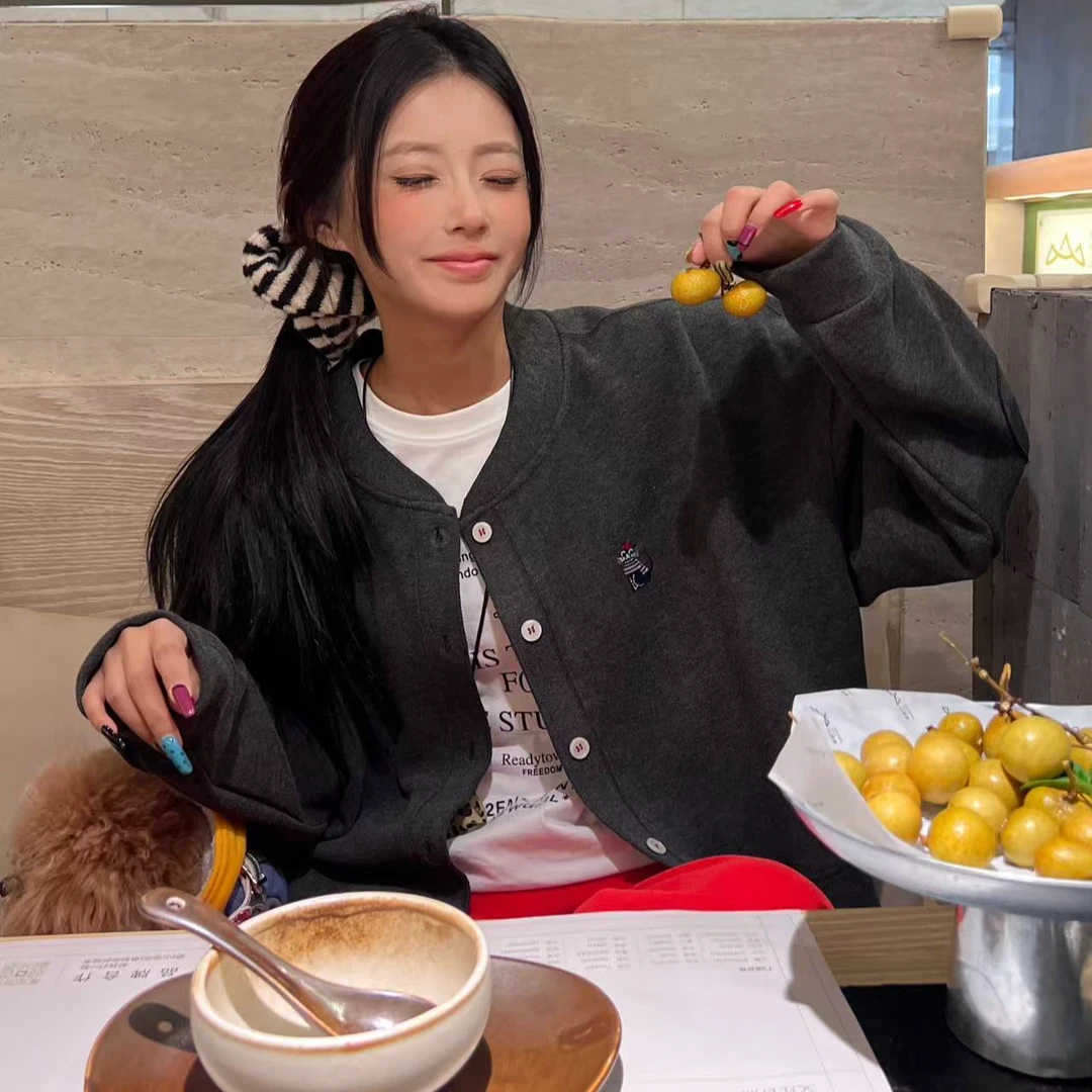 韩系简约风小猫刺绣单排扣卫衣外套女小个子短款宽松休闲开衫上衣