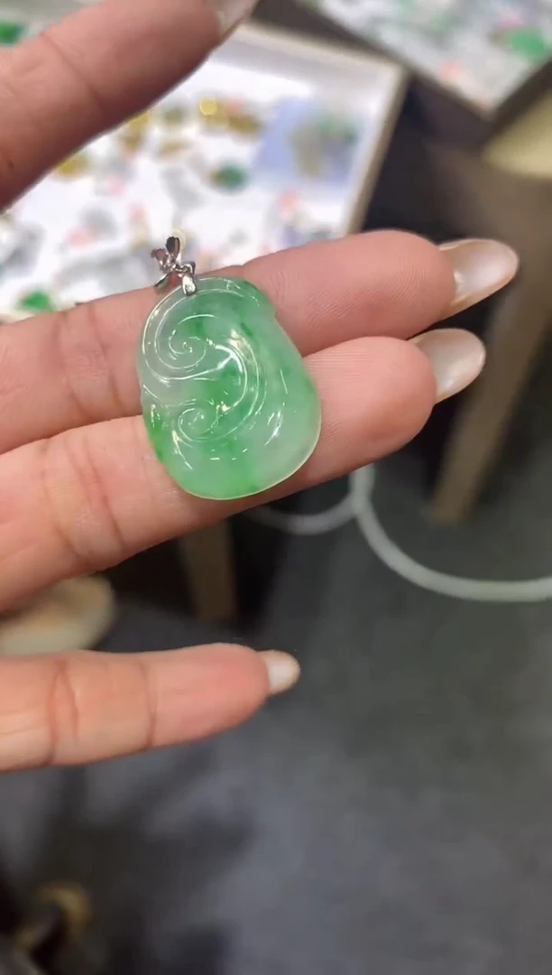 翡翠18K金镶嵌吊坠(不含链)如意